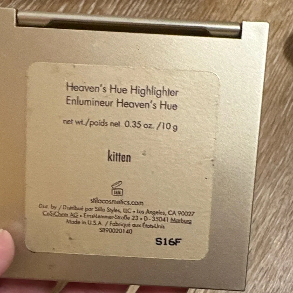 Stila KITTEN Highlighter in Gold compact with mirror - Picture 6 of 7